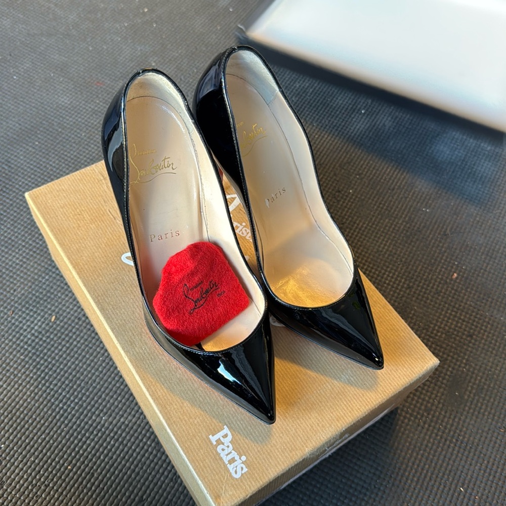 Christian Louboutin - Black patent Pigalle Follies 100mm Pumps Size 36.